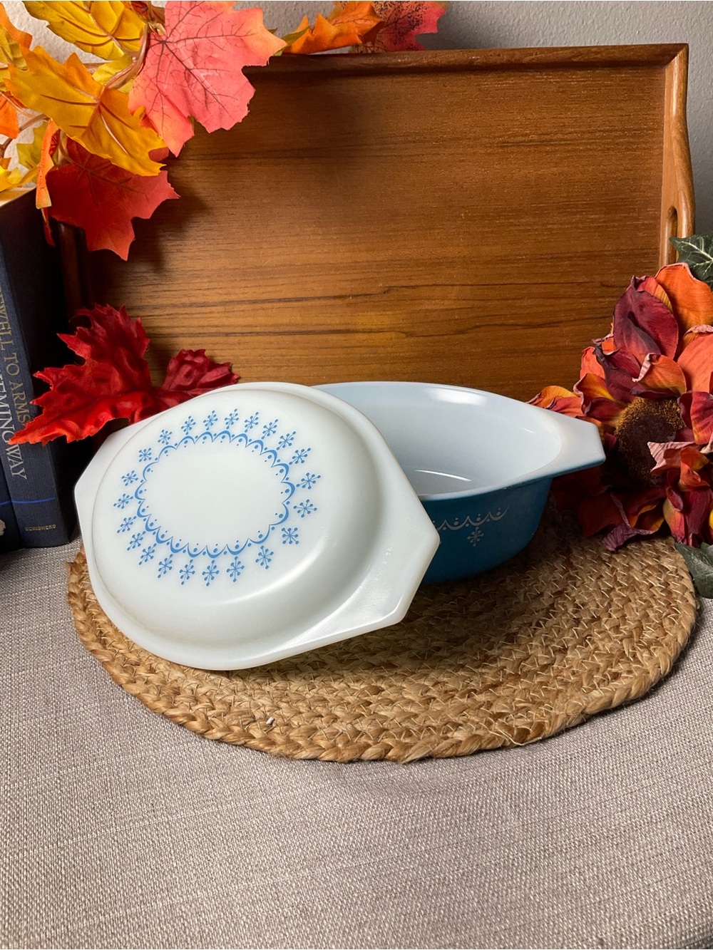 Vintage Pyrex Snowflake Garland 1.5 Qt Casserole with Lid